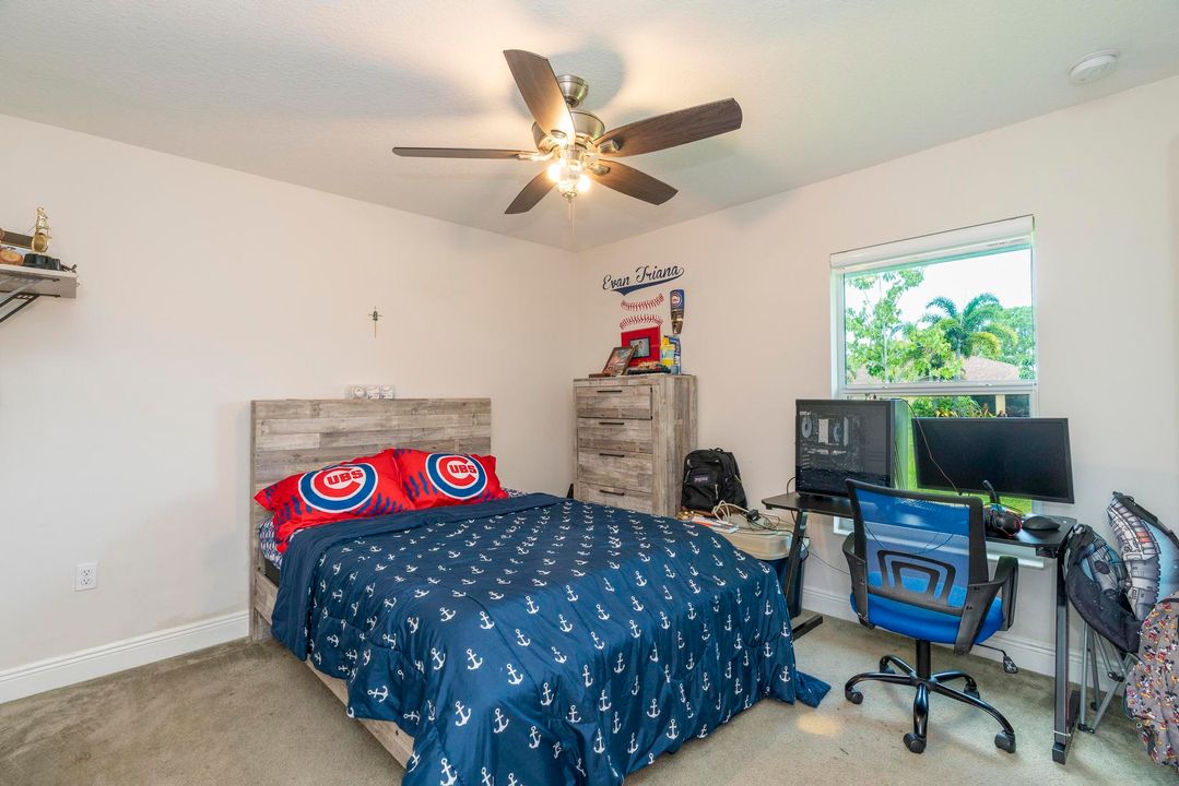 Под контрактом: $579,000 (4 спален, 2 ванн, 2185 Квадратных фут)