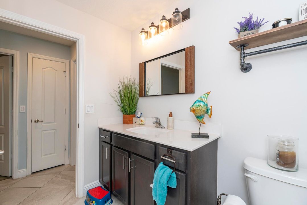 Под контрактом: $579,000 (4 спален, 2 ванн, 2185 Квадратных фут)