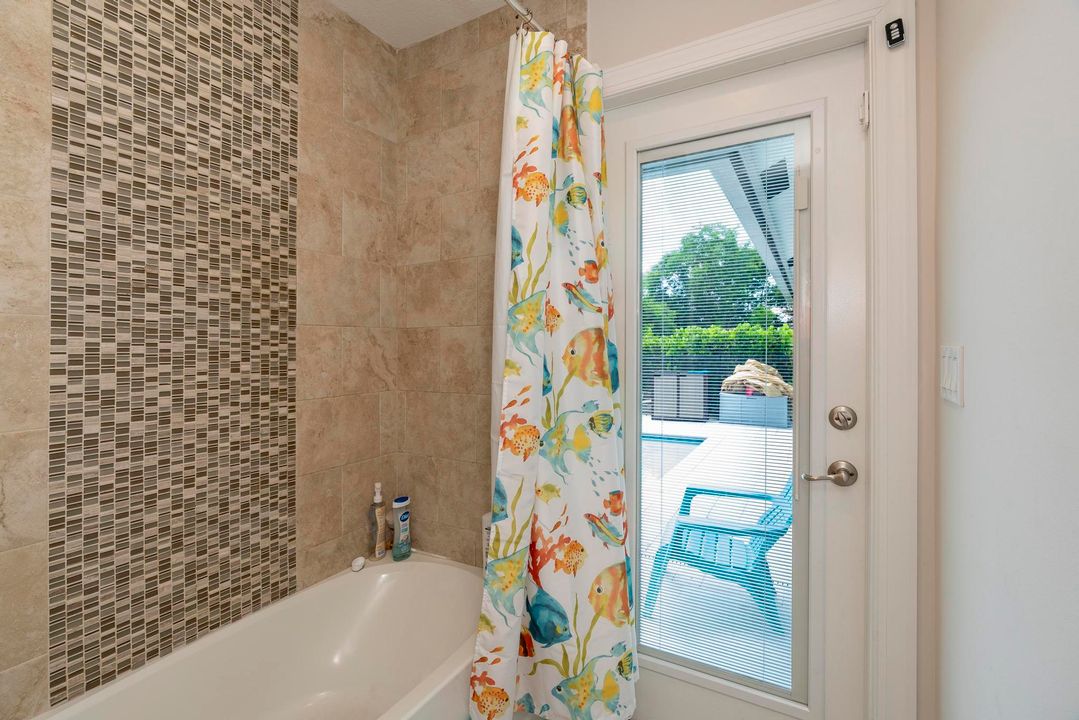 Под контрактом: $579,000 (4 спален, 2 ванн, 2185 Квадратных фут)