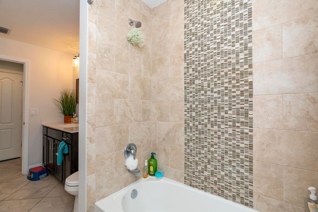 Под контрактом: $579,000 (4 спален, 2 ванн, 2185 Квадратных фут)