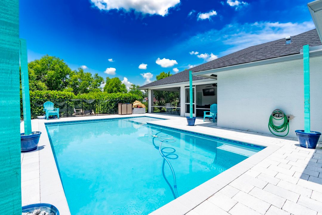 Под контрактом: $579,000 (4 спален, 2 ванн, 2185 Квадратных фут)