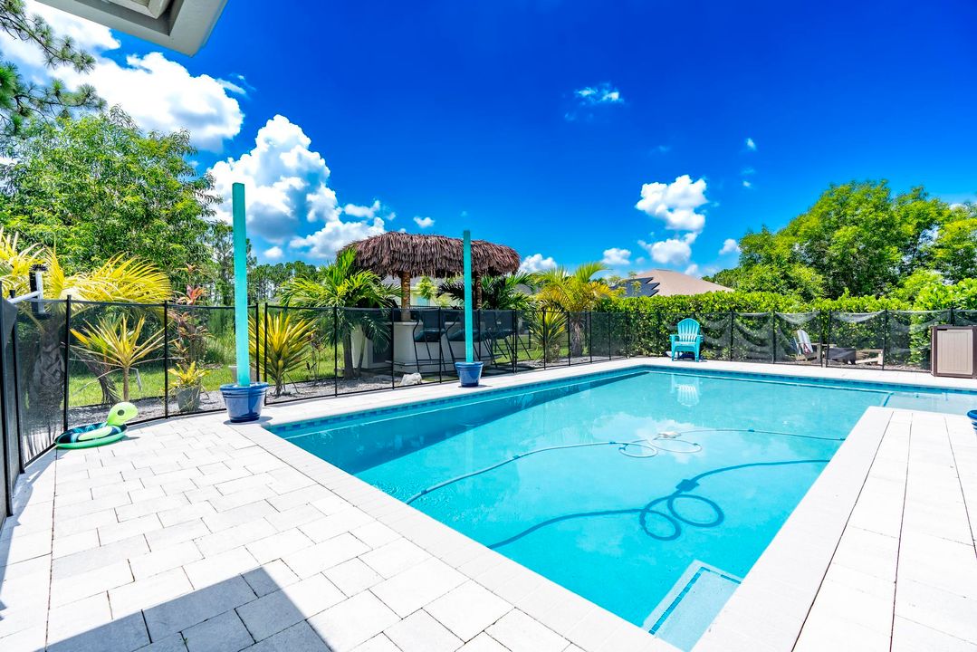 Под контрактом: $579,000 (4 спален, 2 ванн, 2185 Квадратных фут)