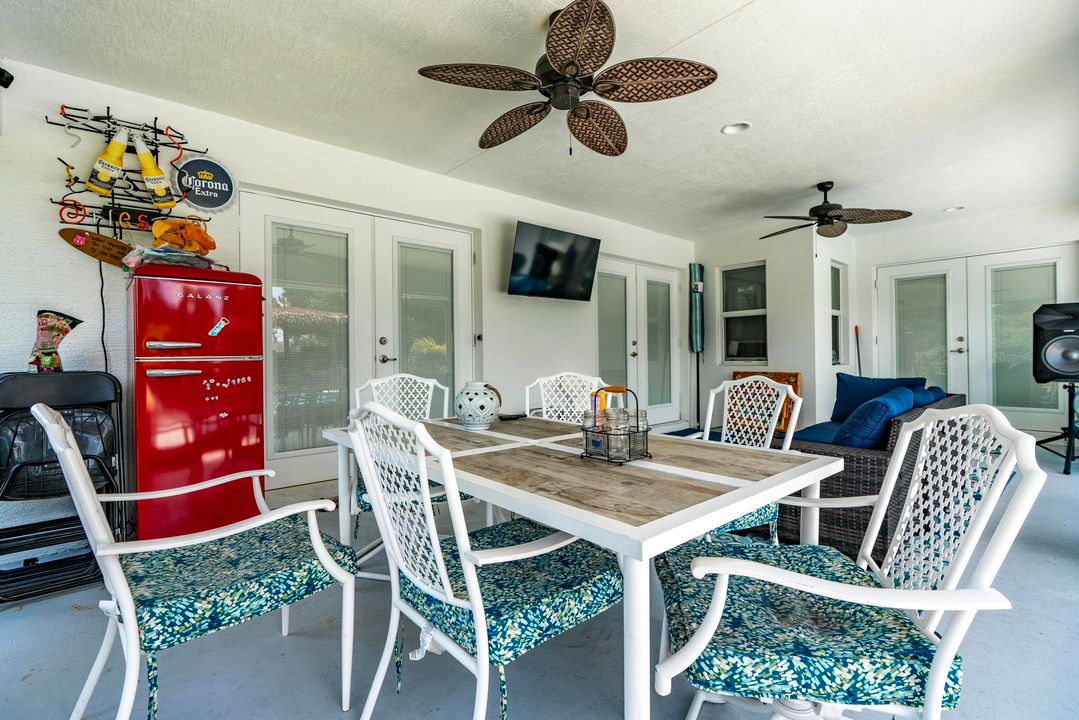 Под контрактом: $579,000 (4 спален, 2 ванн, 2185 Квадратных фут)