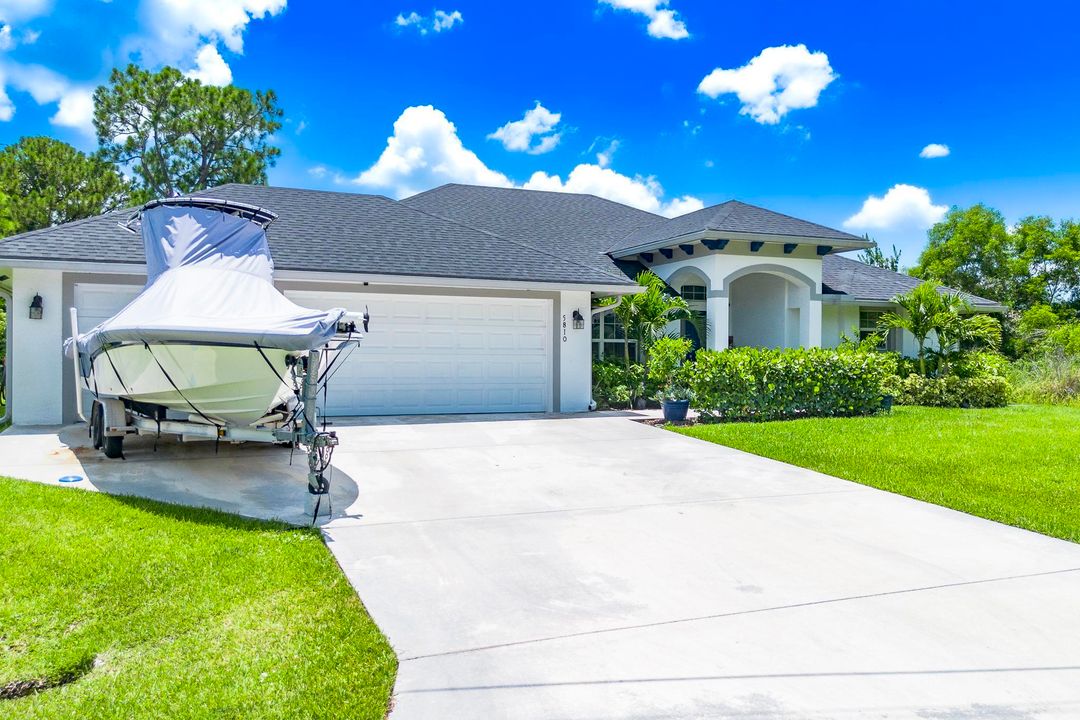 Под контрактом: $579,000 (4 спален, 2 ванн, 2185 Квадратных фут)