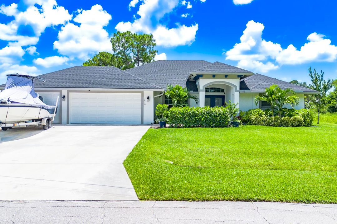 Под контрактом: $579,000 (4 спален, 2 ванн, 2185 Квадратных фут)