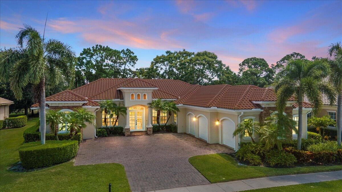 合同活跃: $975,000 (4 贝兹, 4 浴室, 3686 平方英尺)