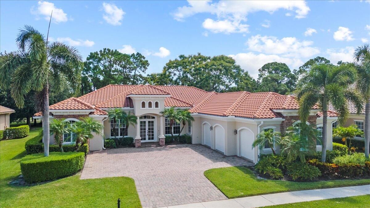 合同活跃: $975,000 (4 贝兹, 4 浴室, 3686 平方英尺)