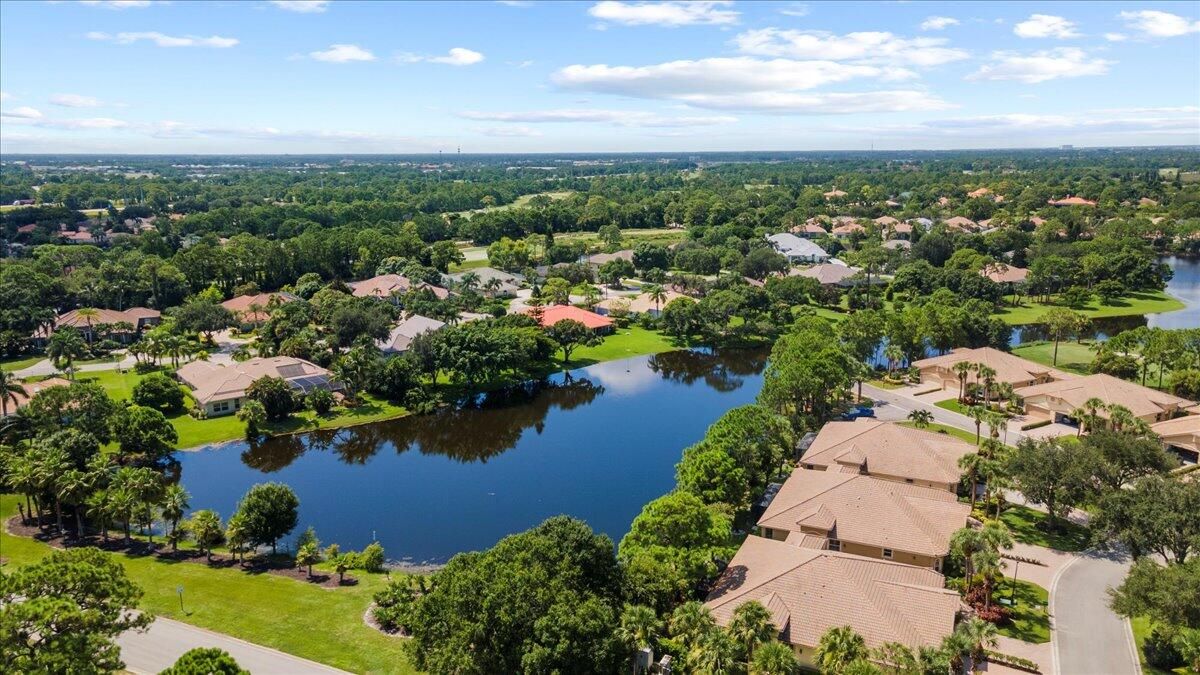 合同活跃: $975,000 (4 贝兹, 4 浴室, 3686 平方英尺)