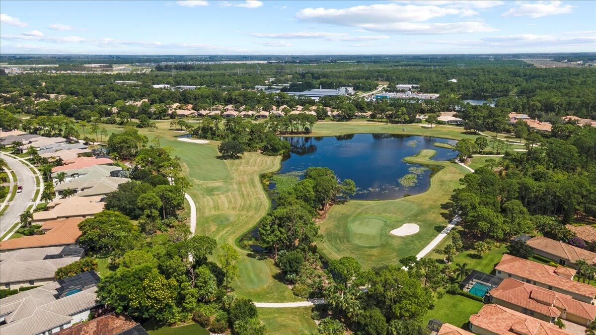 合同活跃: $975,000 (4 贝兹, 4 浴室, 3686 平方英尺)