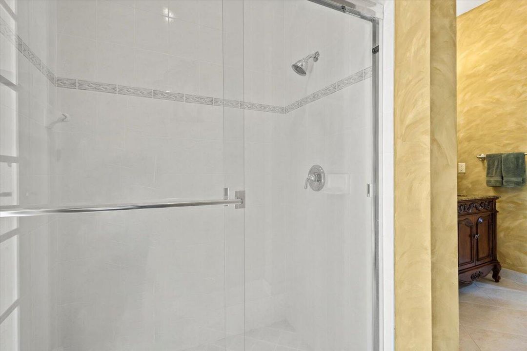 合同活跃: $975,000 (4 贝兹, 4 浴室, 3686 平方英尺)