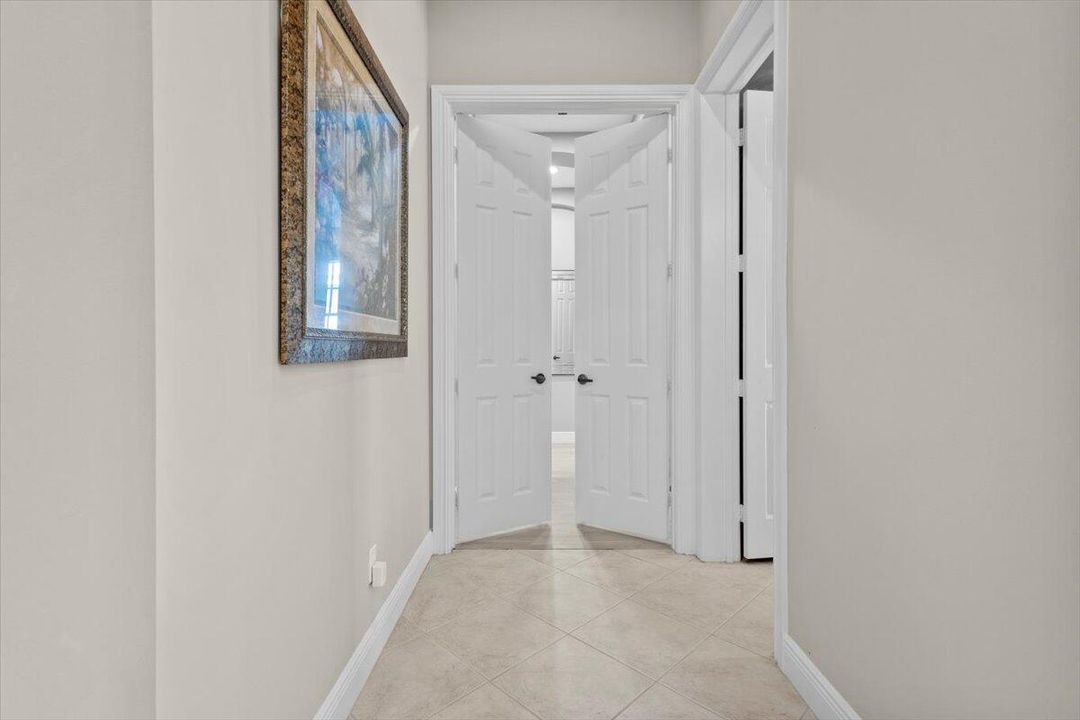 合同活跃: $975,000 (4 贝兹, 4 浴室, 3686 平方英尺)