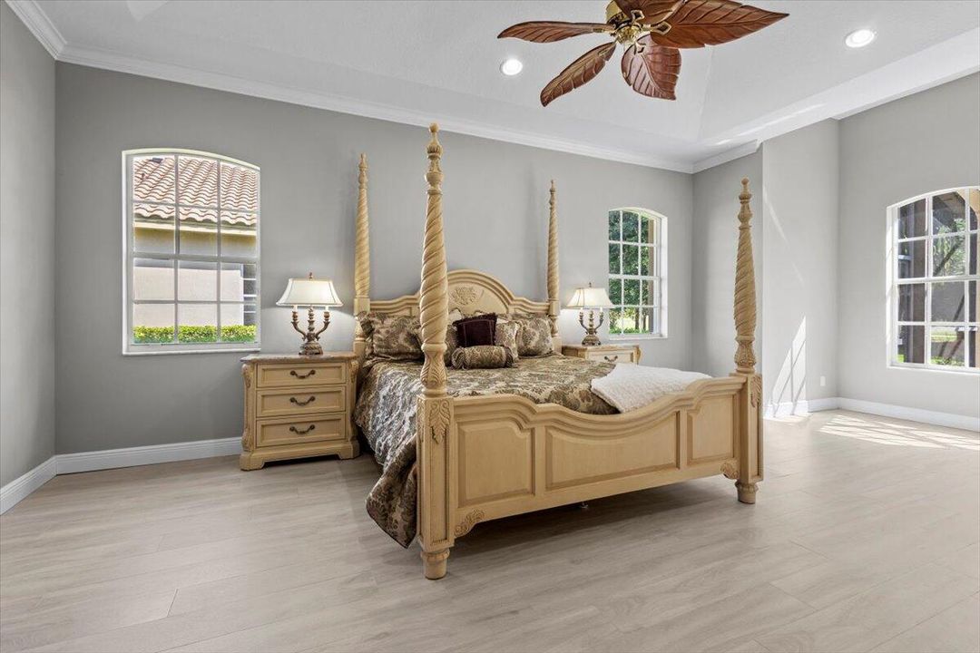 合同活跃: $975,000 (4 贝兹, 4 浴室, 3686 平方英尺)