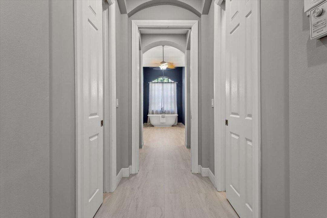 合同活跃: $975,000 (4 贝兹, 4 浴室, 3686 平方英尺)