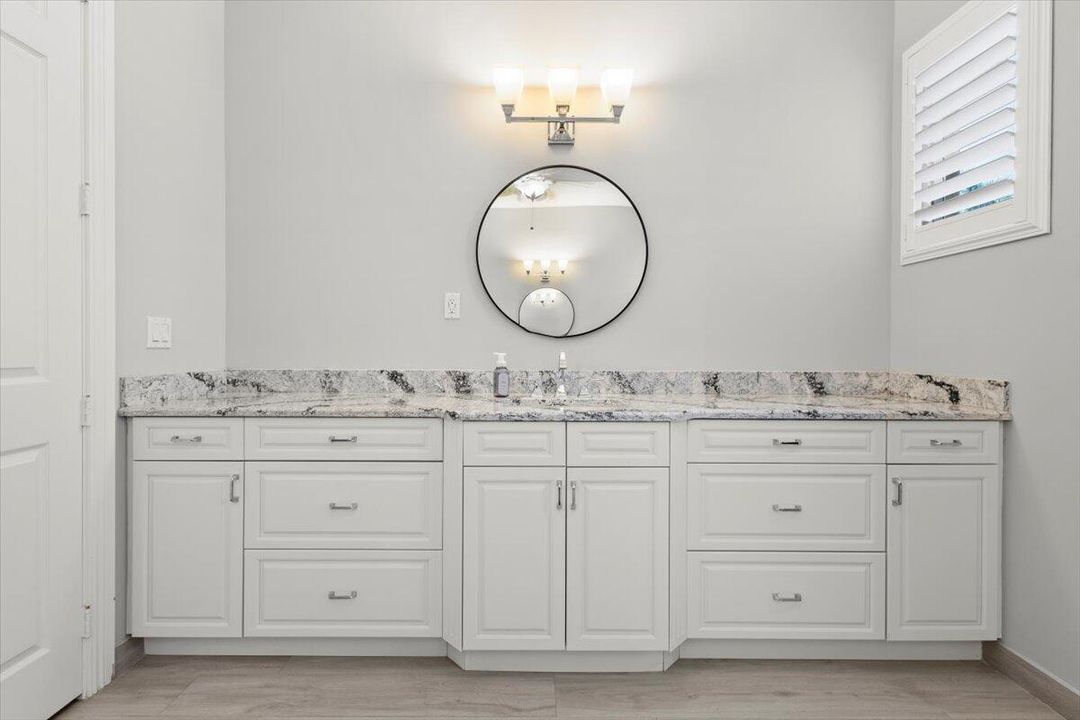 合同活跃: $975,000 (4 贝兹, 4 浴室, 3686 平方英尺)