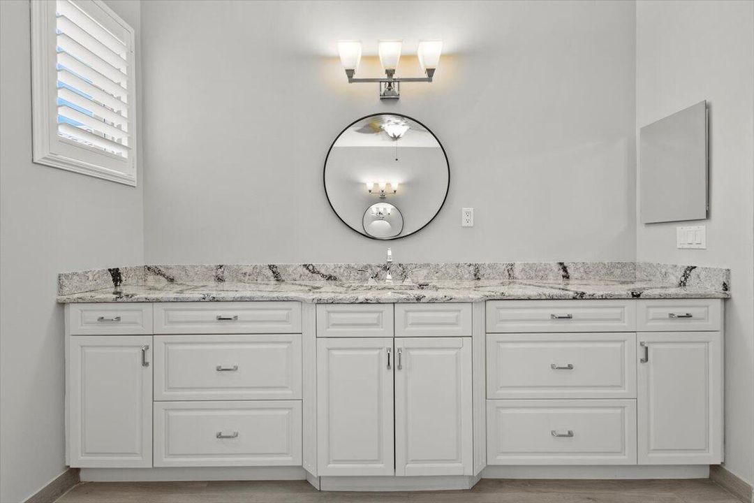 合同活跃: $975,000 (4 贝兹, 4 浴室, 3686 平方英尺)