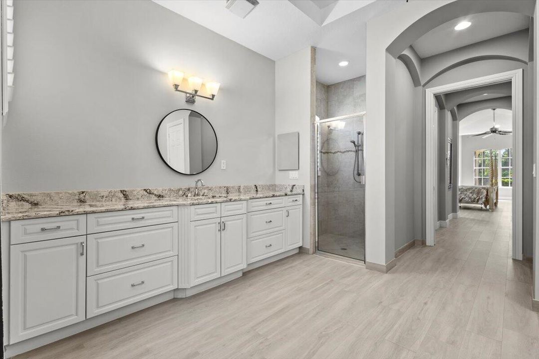 合同活跃: $975,000 (4 贝兹, 4 浴室, 3686 平方英尺)