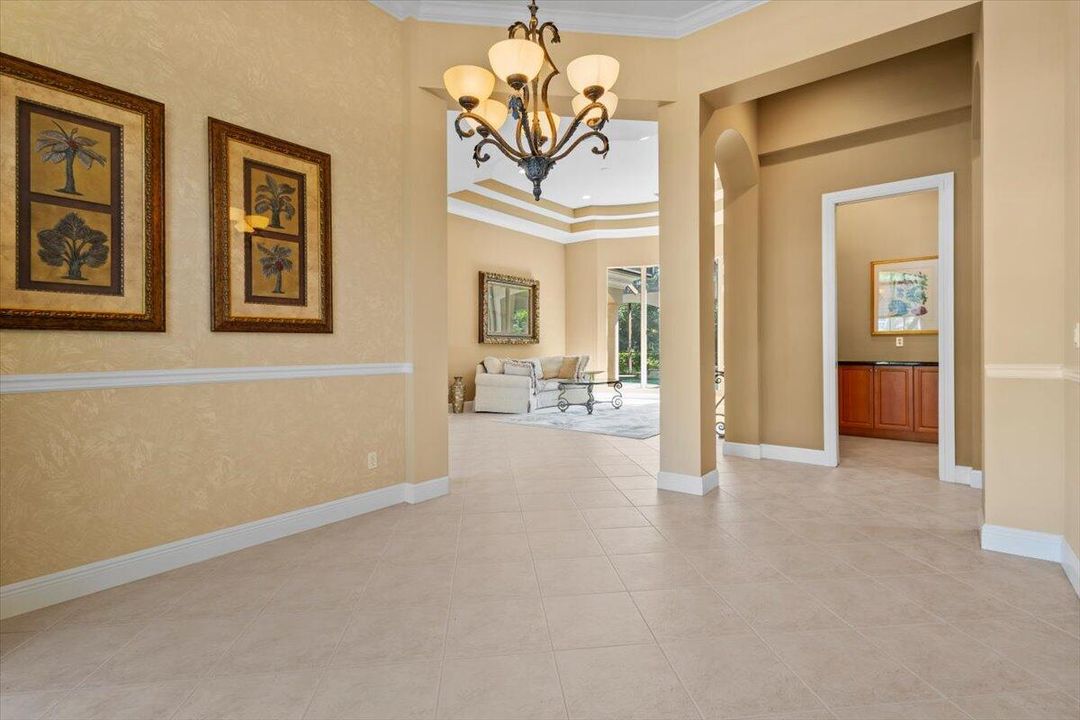 合同活跃: $975,000 (4 贝兹, 4 浴室, 3686 平方英尺)