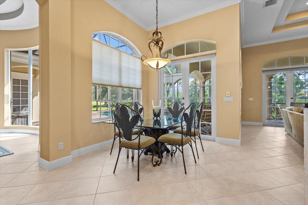 合同活跃: $975,000 (4 贝兹, 4 浴室, 3686 平方英尺)