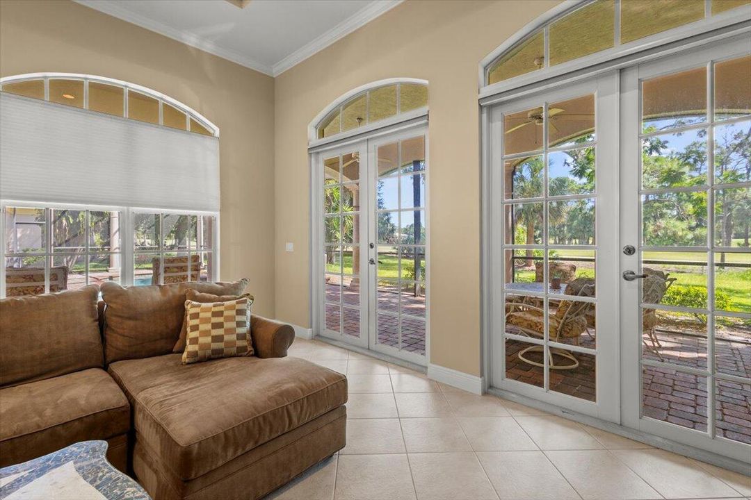 合同活跃: $975,000 (4 贝兹, 4 浴室, 3686 平方英尺)