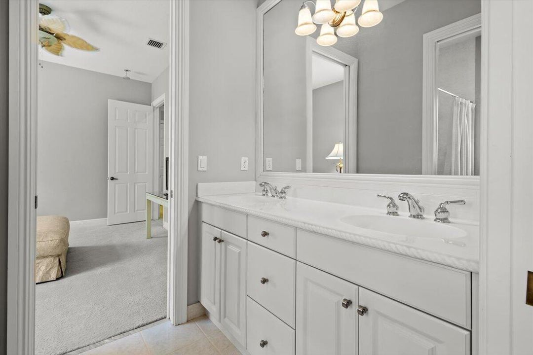 合同活跃: $975,000 (4 贝兹, 4 浴室, 3686 平方英尺)