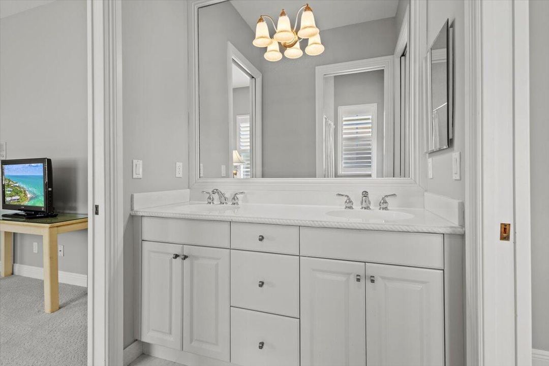 合同活跃: $975,000 (4 贝兹, 4 浴室, 3686 平方英尺)