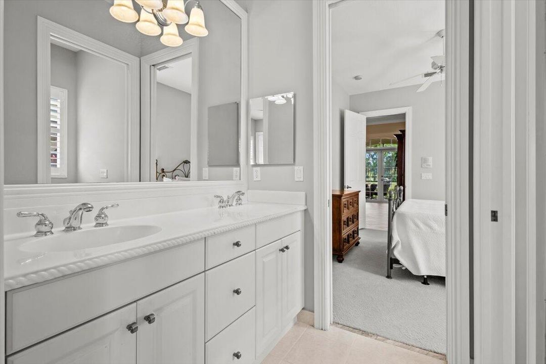 合同活跃: $975,000 (4 贝兹, 4 浴室, 3686 平方英尺)