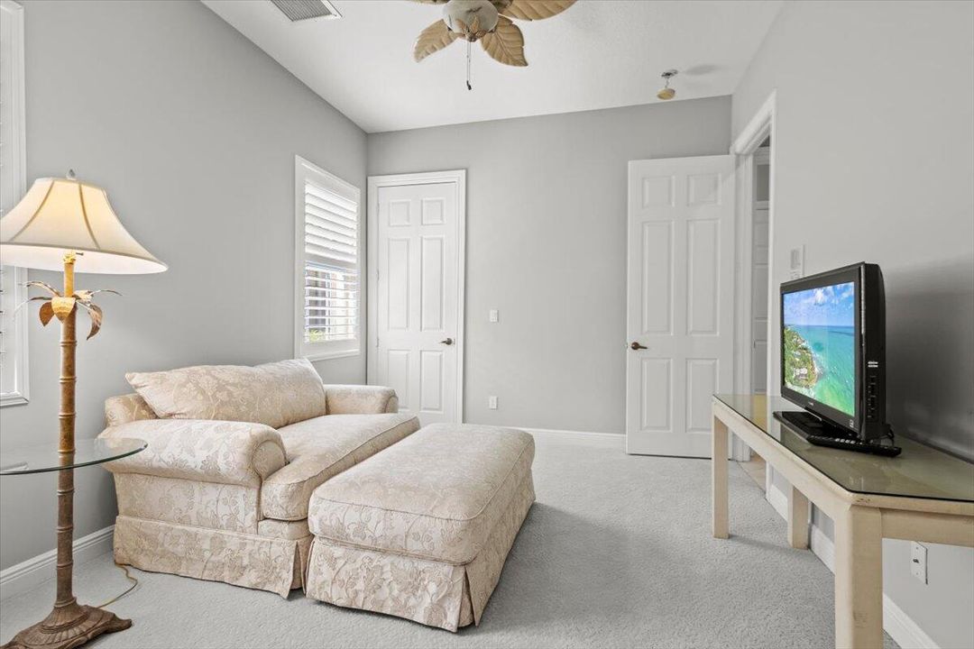 合同活跃: $975,000 (4 贝兹, 4 浴室, 3686 平方英尺)