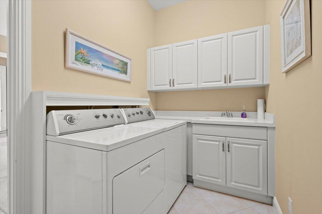 合同活跃: $975,000 (4 贝兹, 4 浴室, 3686 平方英尺)