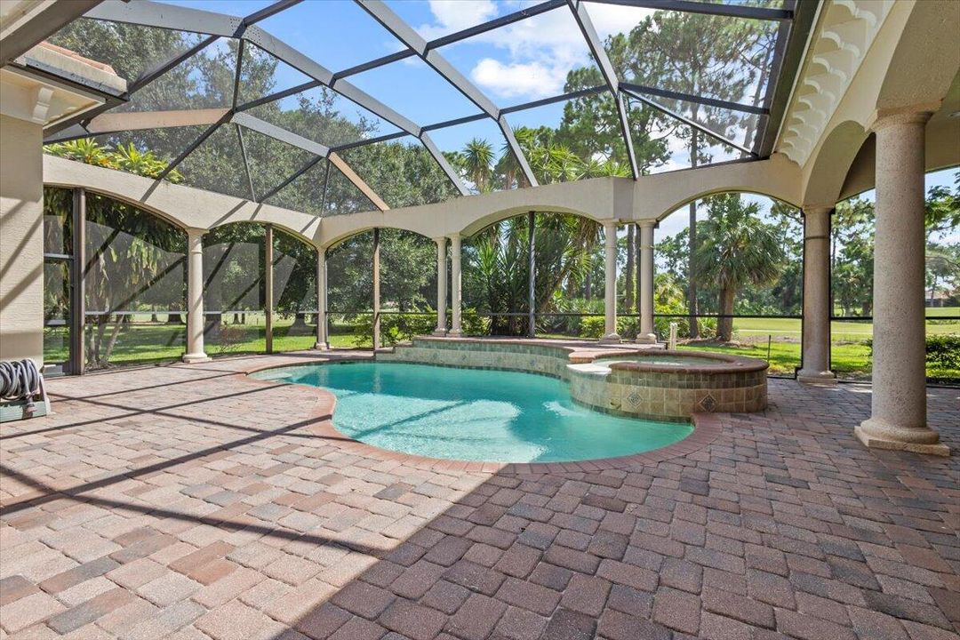 合同活跃: $975,000 (4 贝兹, 4 浴室, 3686 平方英尺)