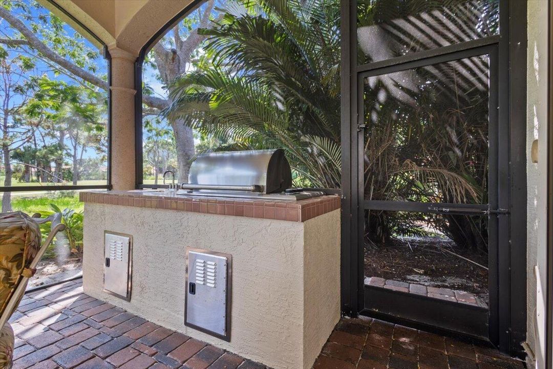 合同活跃: $975,000 (4 贝兹, 4 浴室, 3686 平方英尺)