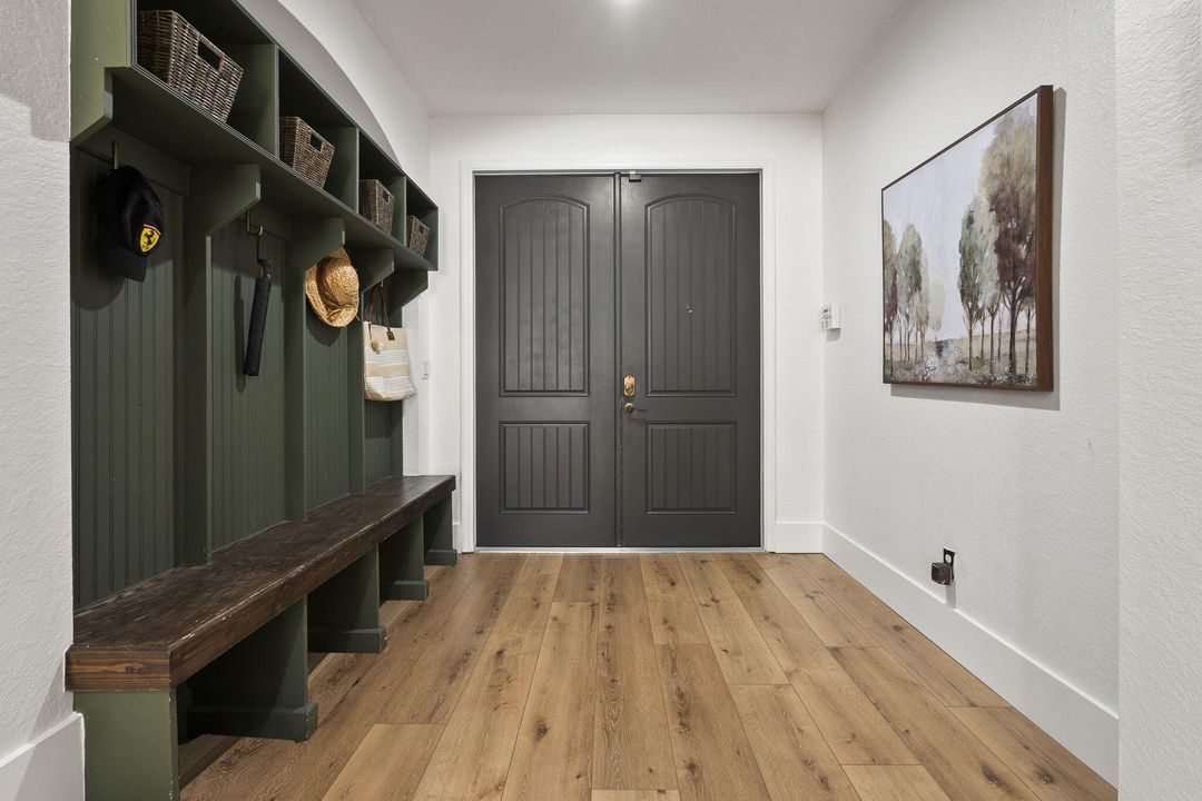 Activo con contrato: $979,000 (5 camas, 3 baños, 3012 Pies cuadrados)