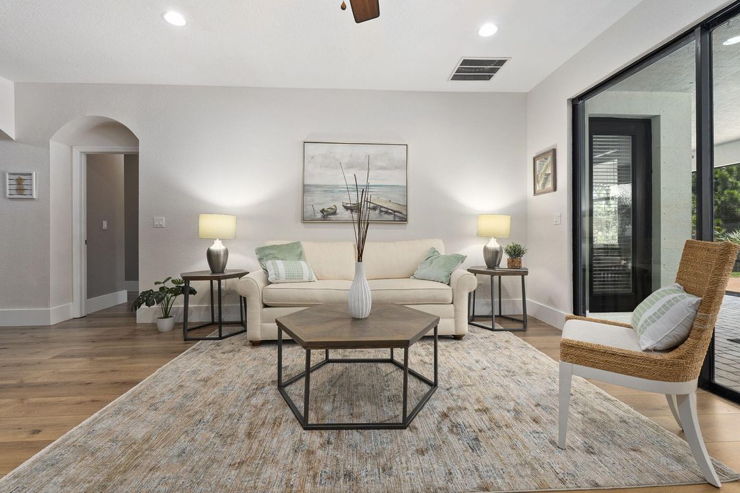 Activo con contrato: $979,000 (5 camas, 3 baños, 3012 Pies cuadrados)