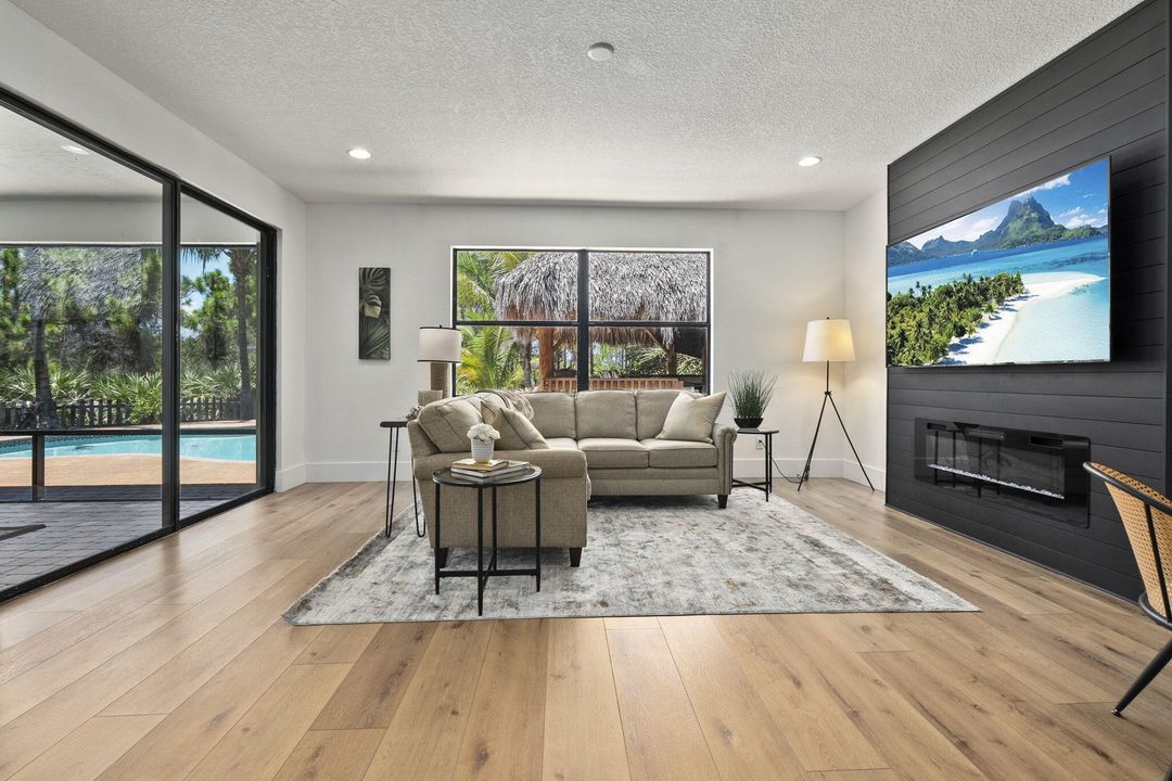 Activo con contrato: $979,000 (5 camas, 3 baños, 3012 Pies cuadrados)