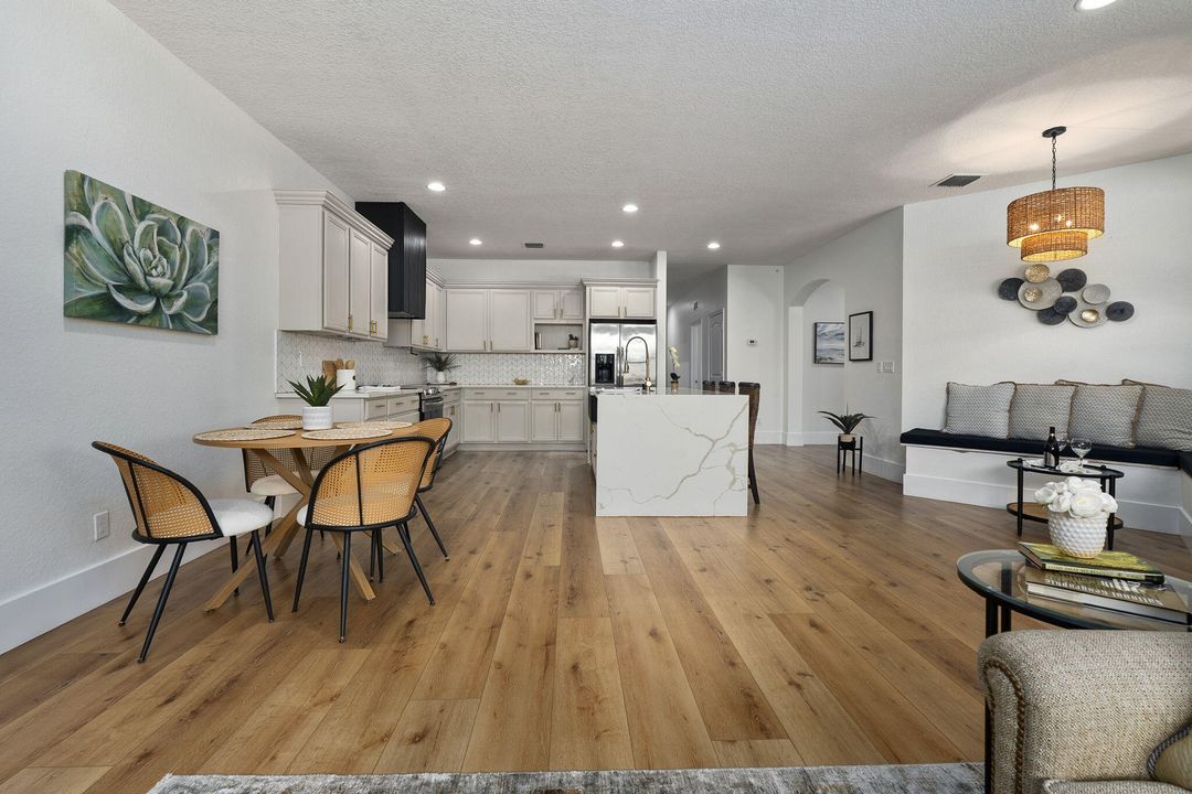 Activo con contrato: $979,000 (5 camas, 3 baños, 3012 Pies cuadrados)