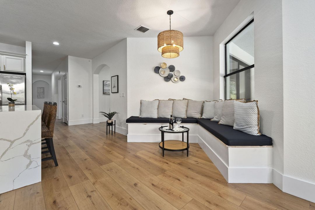 Activo con contrato: $979,000 (5 camas, 3 baños, 3012 Pies cuadrados)