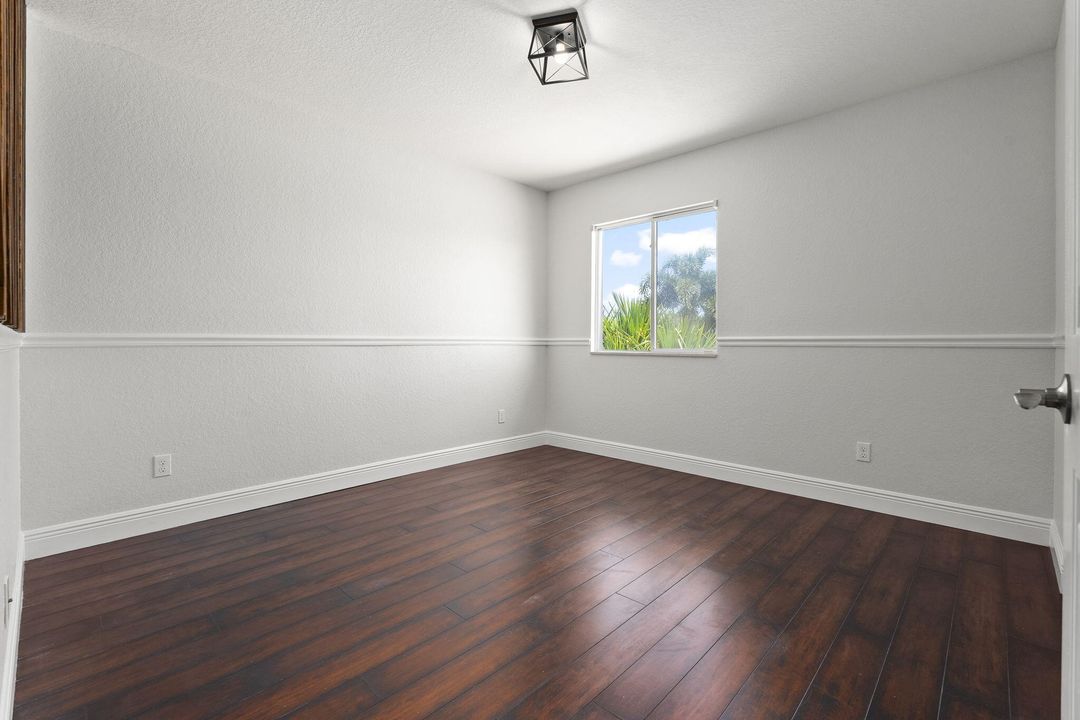 Activo con contrato: $979,000 (5 camas, 3 baños, 3012 Pies cuadrados)