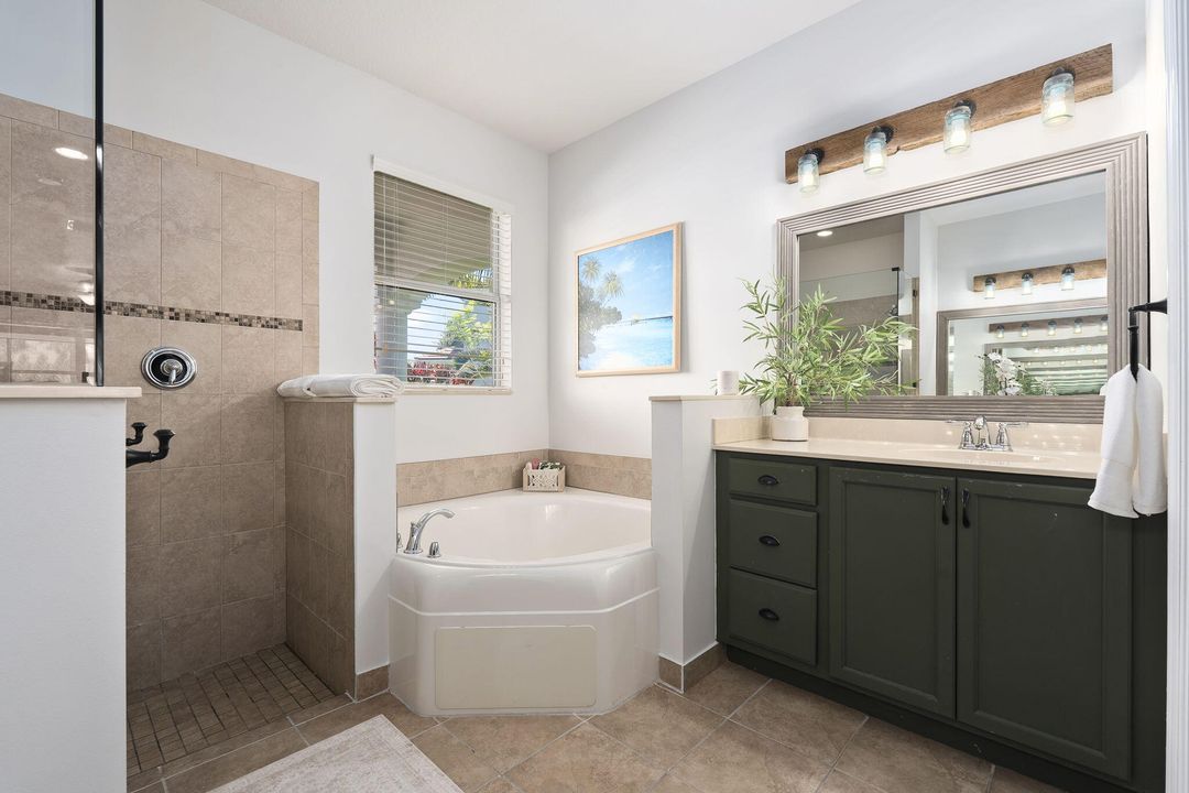 Activo con contrato: $979,000 (5 camas, 3 baños, 3012 Pies cuadrados)