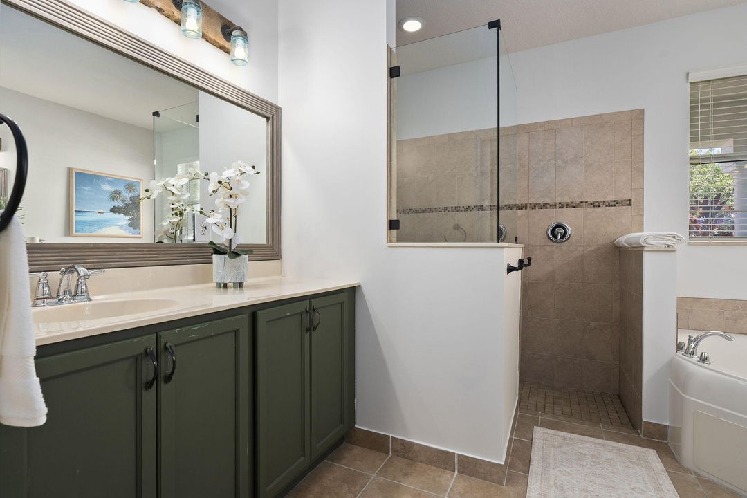 Activo con contrato: $979,000 (5 camas, 3 baños, 3012 Pies cuadrados)