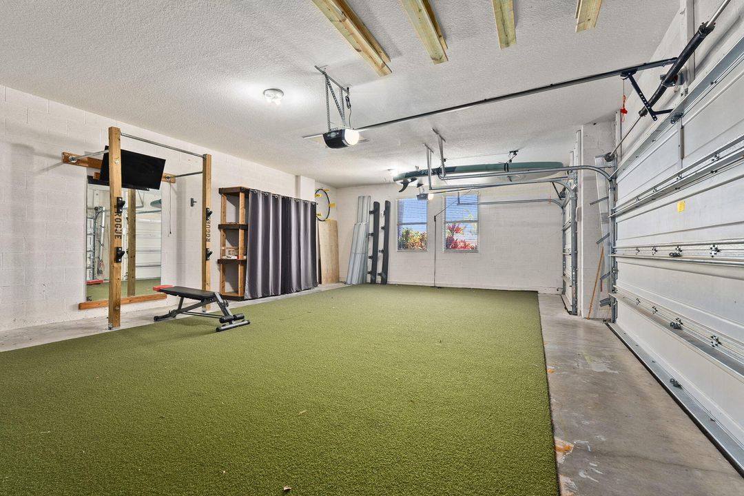 Activo con contrato: $979,000 (5 camas, 3 baños, 3012 Pies cuadrados)