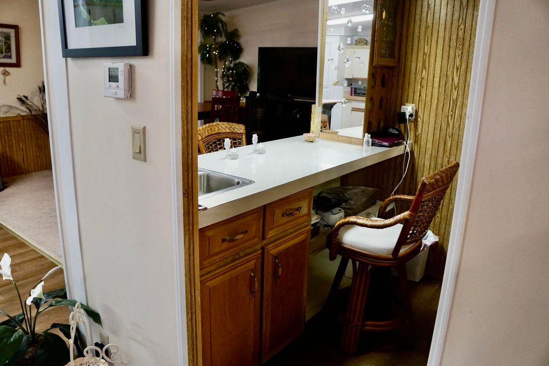 合同活跃: $94,900 (2 贝兹, 2 浴室, 1560 平方英尺)