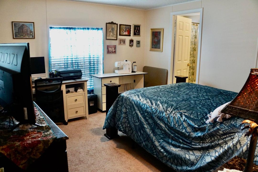 合同活跃: $94,900 (2 贝兹, 2 浴室, 1560 平方英尺)