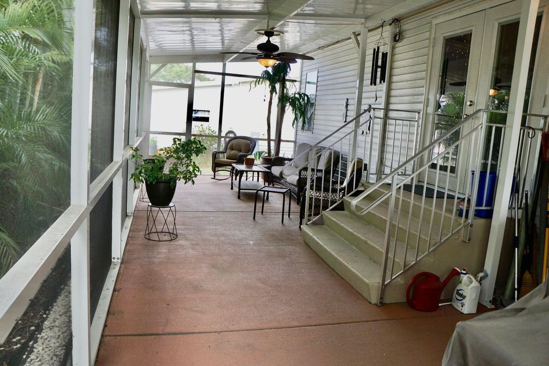 合同活跃: $94,900 (2 贝兹, 2 浴室, 1560 平方英尺)