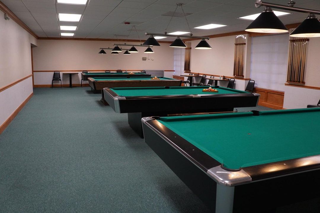 合同活跃: $94,900 (2 贝兹, 2 浴室, 1560 平方英尺)