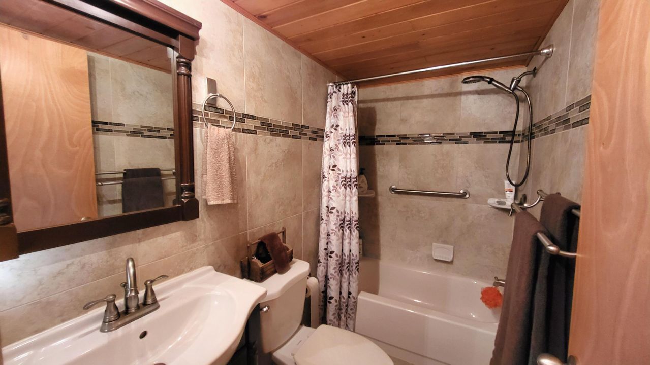 For Sale: $324,250 (2 beds, 2 baths, 1438 Square Feet)