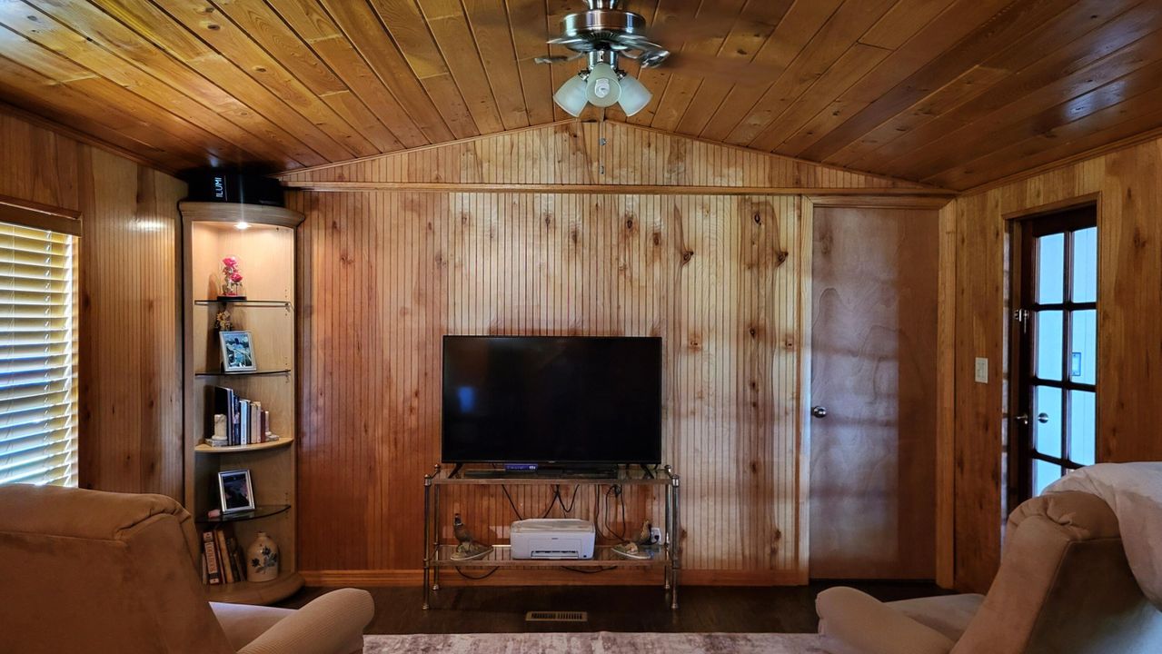 For Sale: $324,250 (2 beds, 2 baths, 1438 Square Feet)