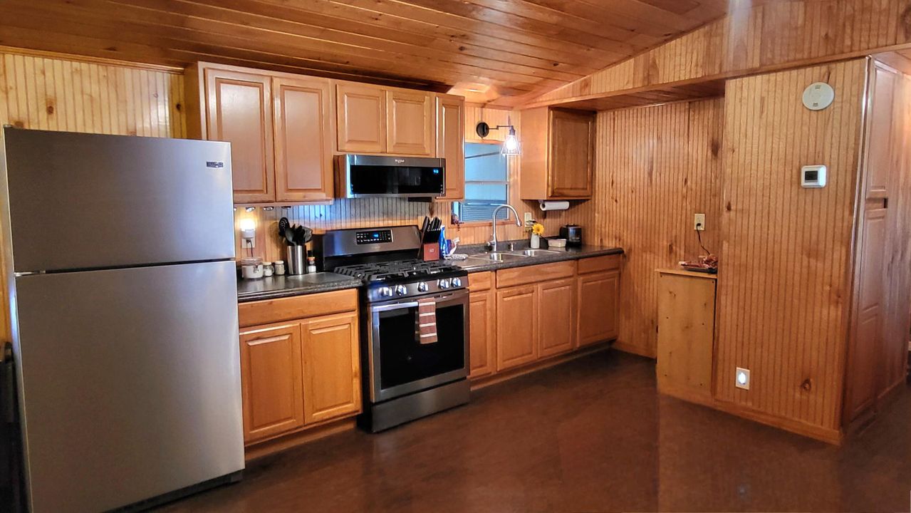 For Sale: $324,250 (2 beds, 2 baths, 1438 Square Feet)