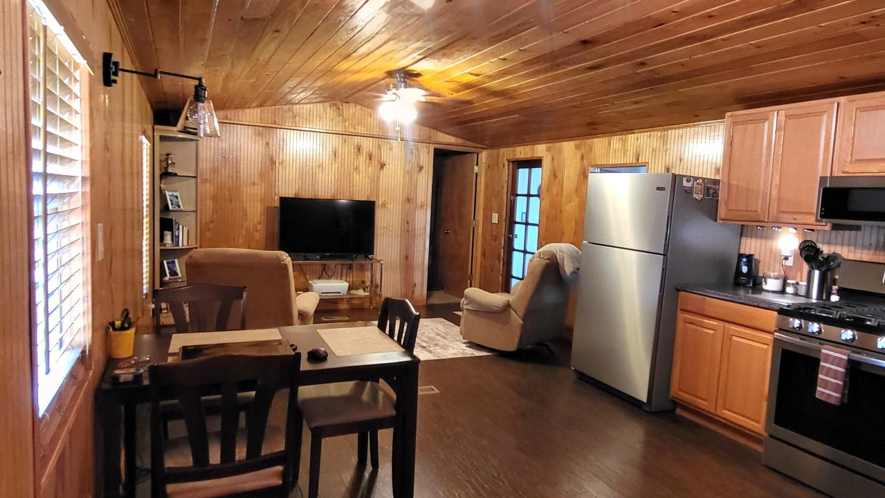 For Sale: $324,250 (2 beds, 2 baths, 1438 Square Feet)