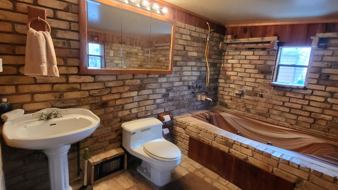 For Sale: $324,250 (2 beds, 2 baths, 1438 Square Feet)