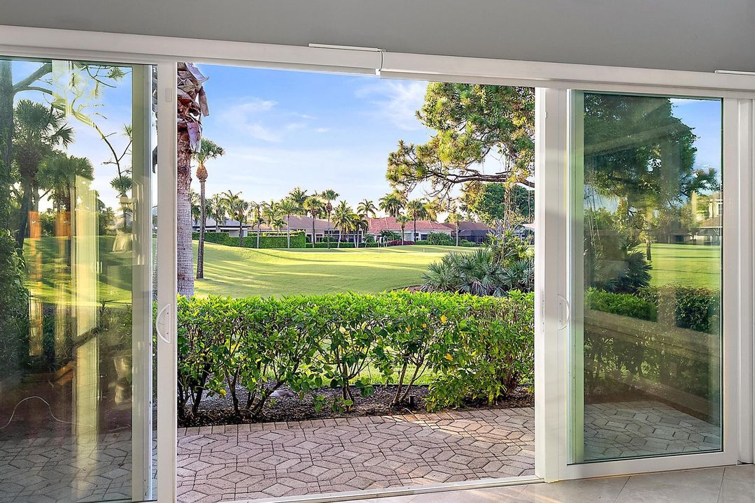 Под контрактом: $2,195,000 (5 спален, 4 ванн, 4937 Квадратных фут)