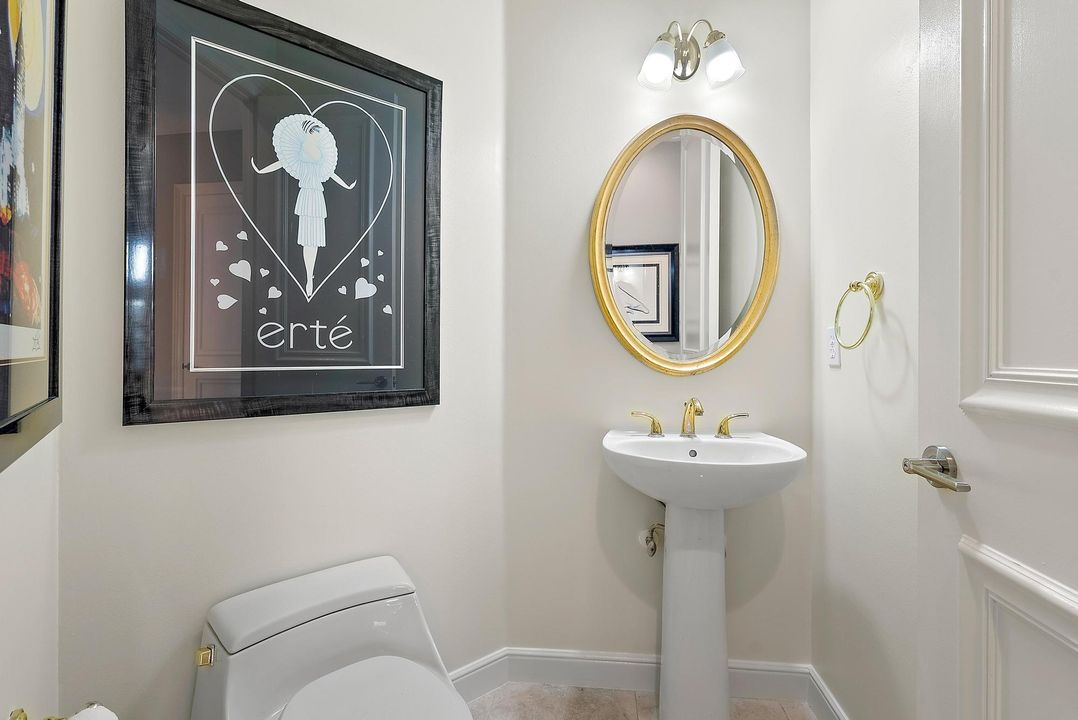 Под контрактом: $2,195,000 (5 спален, 4 ванн, 4937 Квадратных фут)